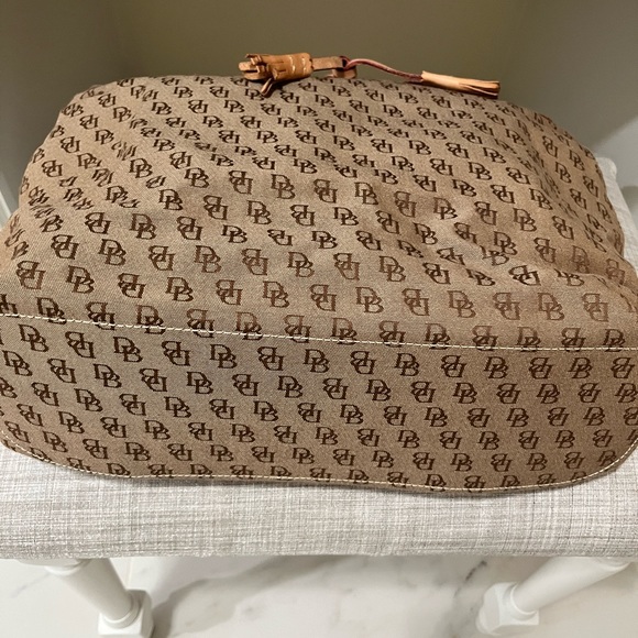 Price Drop!! Authentic New w/o tags Dooney & Burke classic monogram tote - Picture 3 of 7